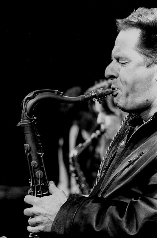 Hans Dulfer Release Nelson Mandela Concert Dam Amsterdam 02-1990.8327-17.jpg